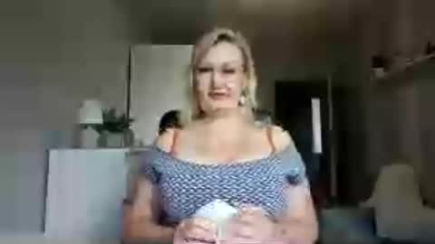 Snapshot of emillykiss chatting on July 24, 2026, 7:28 am EmillyLove online show from July 24, 2026, 7:28 am