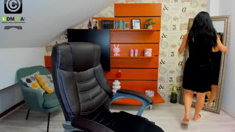 Snapshot of emillytaylor chatting on December 19, 2024, 7:51 am EmillyTaylor online show from December 19, 2024, 7:51 am