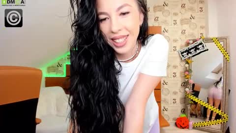 Snapshot of emillytaylor chatting on October 29, 2025, 4:59 am EmillyTaylor online show from October 29, 2025, 4:59 am