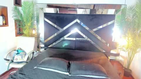 Emily  online show from September 10, 2025, 12:05 pm