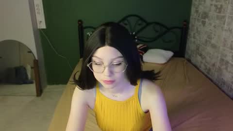 Snapshot of emily__hamilton chatting on May 29, 2026, 12:52 am Emily online show from May 29, 2026, 12:52 am