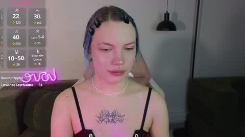 Snapshot of emily__hamilton chatting on July 13, 2026, 1:19 am Emily online show from July 13, 2026, 1:19 am