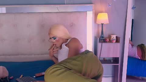emily_castillo1_ online show from April 24, 2026, 5:54 am