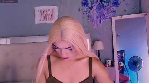 emily_castillo1_ online show from April 28, 2026, 5:23 am