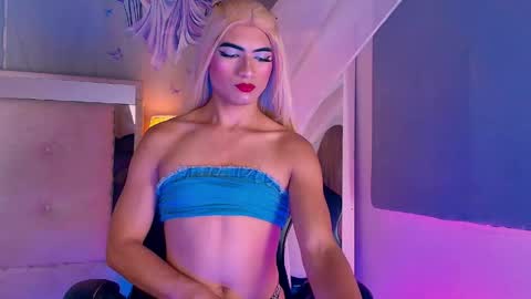 Snapshot of emily_castillo1_ chatting on May 13, 2026, 5:27 am emily_castillo1_ online show from May 13, 2026, 5:27 am
