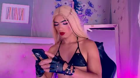 Snapshot of emily_castillo1_ chatting on May 21, 2026, 12:50 am emily_castillo1_ online show from May 21, 2026, 12:50 am