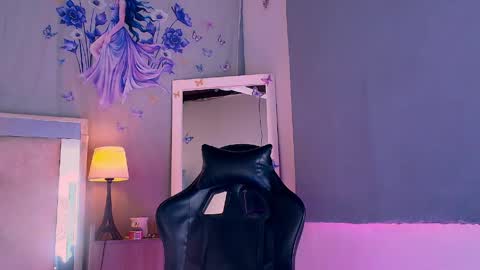 Snapshot of emily_castillo1_ chatting on May 23, 2026, 7:35 am emily_castillo1_ online show from May 23, 2026, 7:35 am