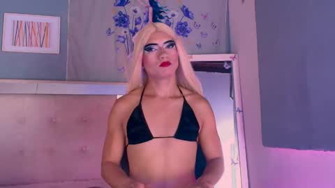 Snapshot of emily_castillo1_ chatting on May 28, 2026, 6:32 am emily_castillo1_ online show from May 28, 2026, 6:32 am