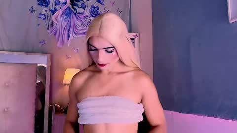Snapshot of emily_castillo1_ chatting on June 7, 2026, 5:22 am emily_castillo1_ online show from June 7, 2026, 5:22 am