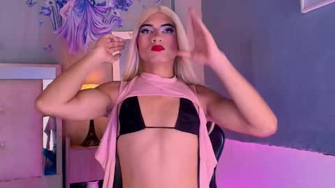 Snapshot of emily_castillo1_ chatting on June 9, 2026, 5:30 am emily_castillo1_ online show from June 9, 2026, 5:30 am