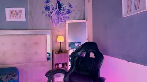 Snapshot of emily_castillo1_ chatting on June 12, 2026, 6:01 am emily_castillo1_ online show from June 12, 2026, 6:01 am