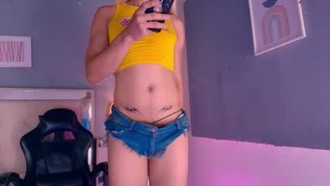 Snapshot of emily_castillo1_ chatting on June 18, 2026, 9:14 am emily_castillo1_ online show from June 18, 2026, 9:14 am