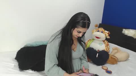 Emyli online show from March 13, 2026, 2:23 pm