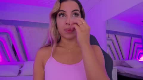 Snapshot of emily_ellen chatting on October 23, 2025, 11:20 am Emily online show from October 23, 2025, 11:20 am