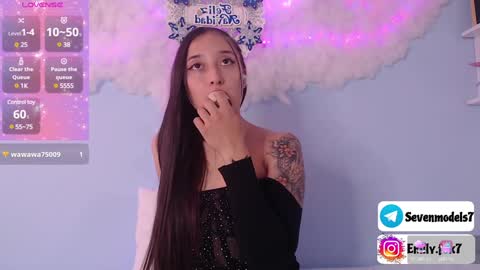 emily_fox7 online show from December 3, 2024, 3:00 pm