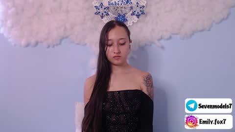 emily_fox7 online show from December 18, 2024, 5:10 pm
