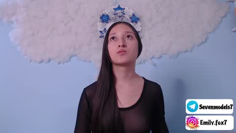 emily_fox7 online show from December 26, 2024, 12:05 pm