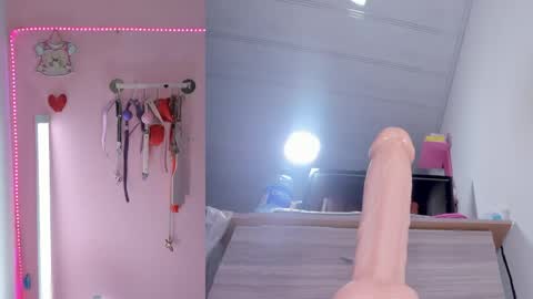 emily_foxxxi online show from April 26, 2026, 10:51 pm