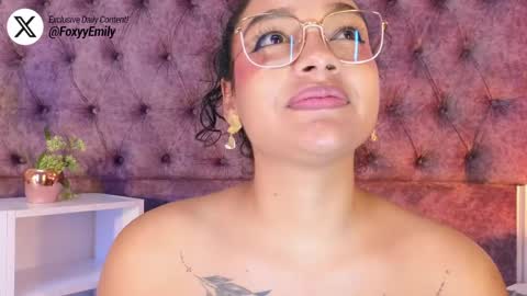 Snapshot of emily_foxyy chatting on May 19, 2026, 1:56 am Emily online show from May 19, 2026, 1:56 am