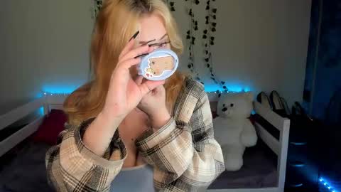 Snapshot of emily_gin chatting on October 5, 2025, 9:51 am EMILY online show from October 5, 2025, 9:51 am