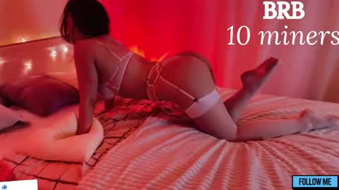 Snapshot of emily_gin chatting on December 4, 2025, 2:32 am EMILY online show from December 4, 2025, 2:32 am