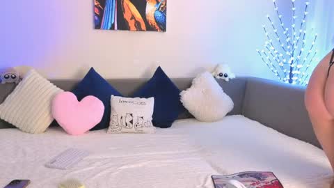 Snapshot of emily_heels chatting on May 4, 2026, 11:28 am Emily Heels online show from May 4, 2026, 11:28 am
