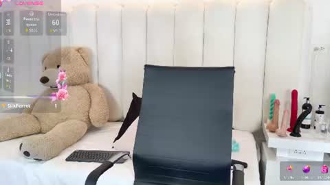 emily_hilton1 online show from July 25, 2026, 6:38 pm