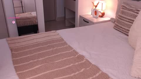 Snapshot of emily_johnson1 chatting on September 18, 2025, 10:23 pm Juliana online show from September 18, 2025, 10:23 pm