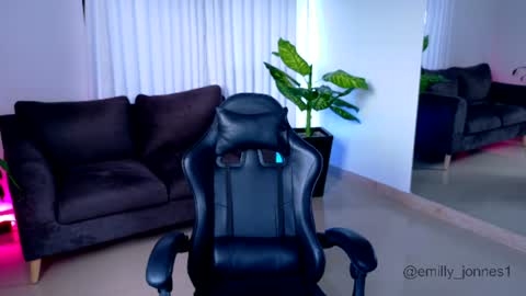 Snapshot of emily_jones3 chatting on June 22, 2026, 12:24 pm Emily online show from June 22, 2026, 12:24 pm