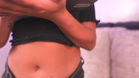 Snapshot of emily_jonexs_ chatting on April 23, 2026, 5:04 pm mily online show from April 23, 2026, 5:04 pm