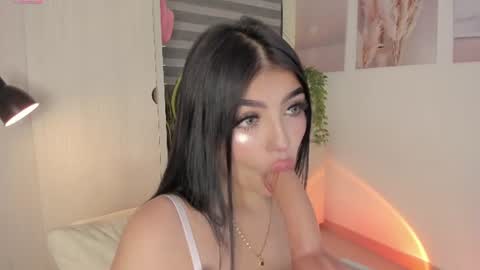 EmilyKenner  Independent model  online show from July 7, 2026, 12:09 pm