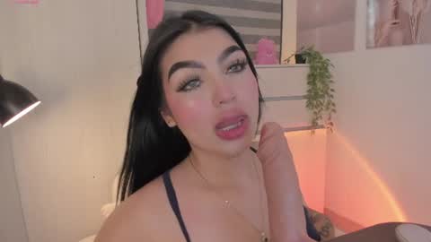 EmilyKenner  Independent model  online show from July 17, 2026, 12:12 pm
