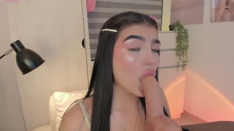EmilyKenner  Independent model  online show from July 22, 2026, 12:19 pm