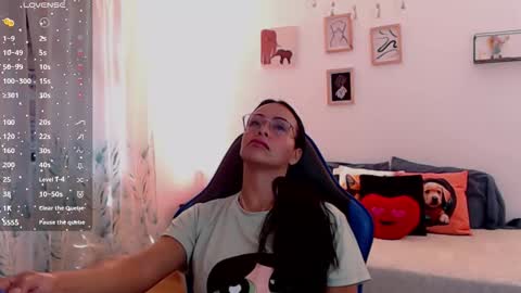 Snapshot of emily_leroy571240 chatting on October 24, 2025, 12:01 pm emily leroy. online show from October 24, 2025, 12:01 pm