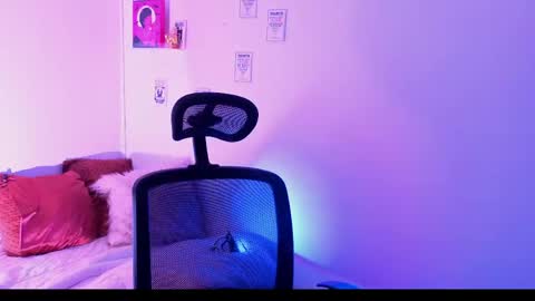 Emily Lindey online show from April 29, 2026, 4:38 am