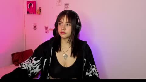 Emily Lindey online show from April 30, 2026, 4:41 am