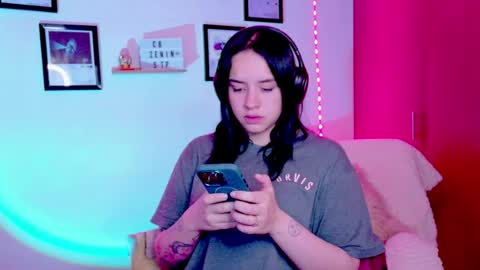 Emily Lindey online show from June 21, 2026, 8:17 am