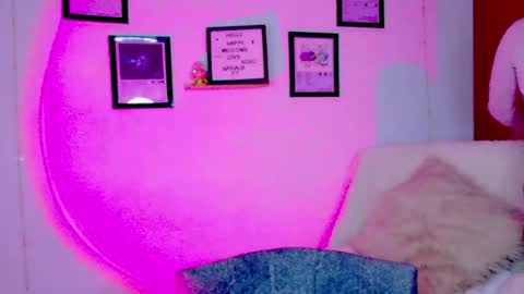 Emily Lindey online show from July 8, 2026, 6:40 am