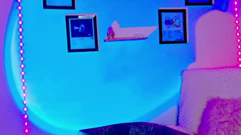 Emily Lindey online show from July 30, 2026, 7:07 am