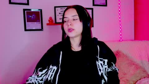 Emily Lindey online show from August 5, 2026, 6:49 am