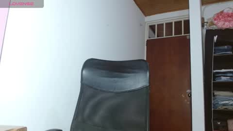 Snapshot of emily_littesweet chatting on October 17, 2025, 10:01 pm Emily littesweets online show from October 17, 2025, 10:01 pm