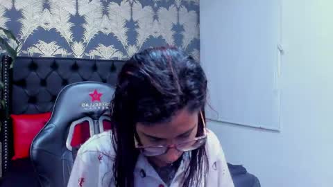 Snapshot of emily_loperaa chatting on May 2, 2026, 2:11 pm Emily online show from May 2, 2026, 2:11 pm