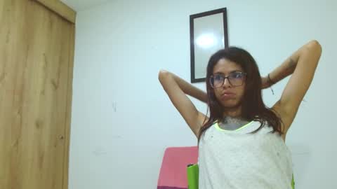 Snapshot of emily_loperaa chatting on May 27, 2026, 5:15 am Emily online show from May 27, 2026, 5:15 am