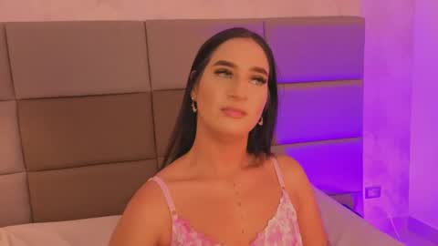 Snapshot of emily_luve chatting on May 4, 2026, 7:54 pm emily_luve online show from May 4, 2026, 7:54 pm