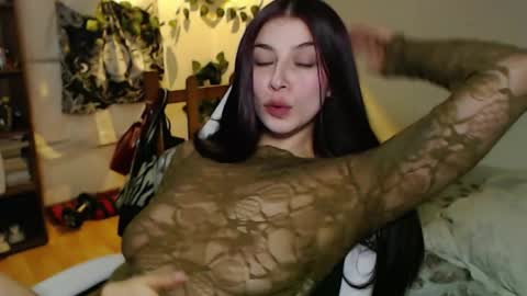 Snapshot of emily_mckey chatting on October 3, 2025, 11:02 pm Emily online show from October 3, 2025, 11:02 pm