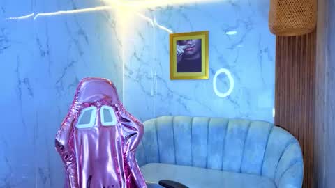 Snapshot of emily_mills_s chatting on November 17, 2025, 8:25 pm Emily online show from November 17, 2025, 8:25 pm