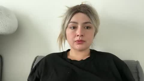 emily_morning_dew online show from September 15, 2025, 7:41 am