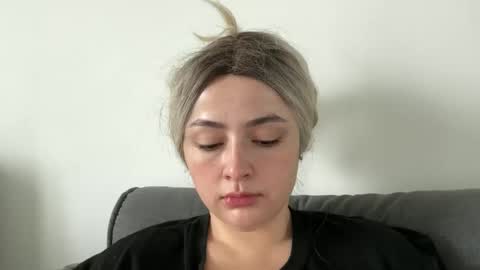 emily_morning_dew online show from September 19, 2025, 7:54 am