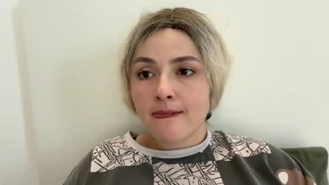 emily_morning_dew online show from October 31, 2025, 9:10 am