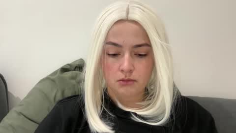 emily_morning_dew online show from November 9, 2025, 6:12 am